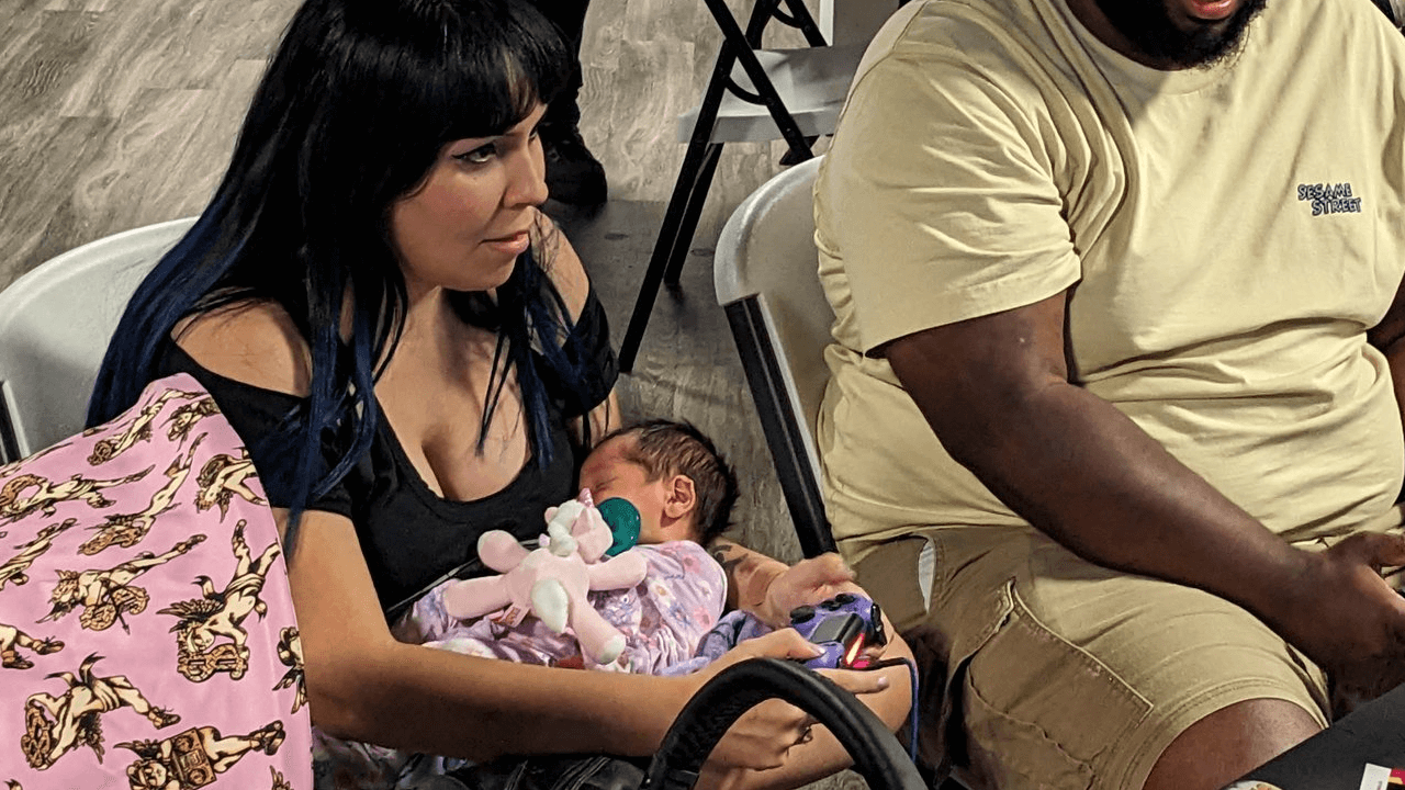 Gamer Mom Wins the Mortal Kombat Tournament With Baby in Her Arms